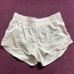 Lululemon hotty hot short 2.5”